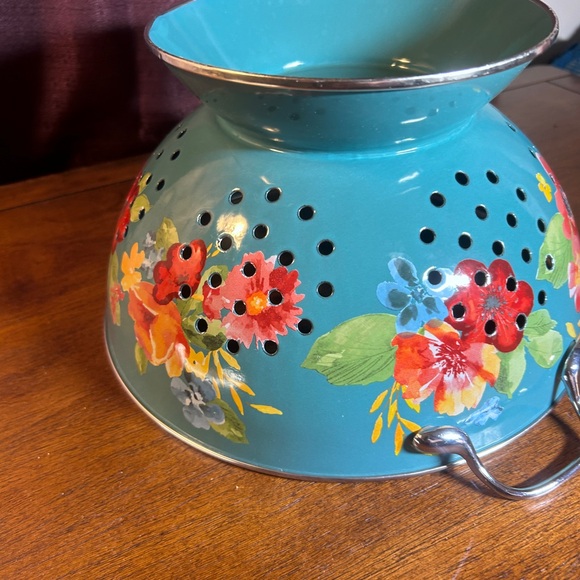 Floral Blue Metal Colander - Picture 5 of 6